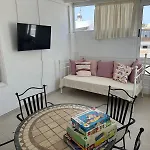 Carmiña Villa *